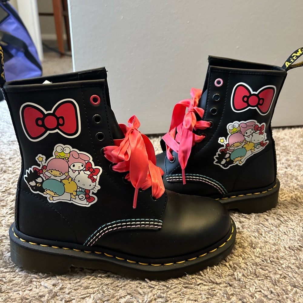 Hello Kitty Dr.Martens